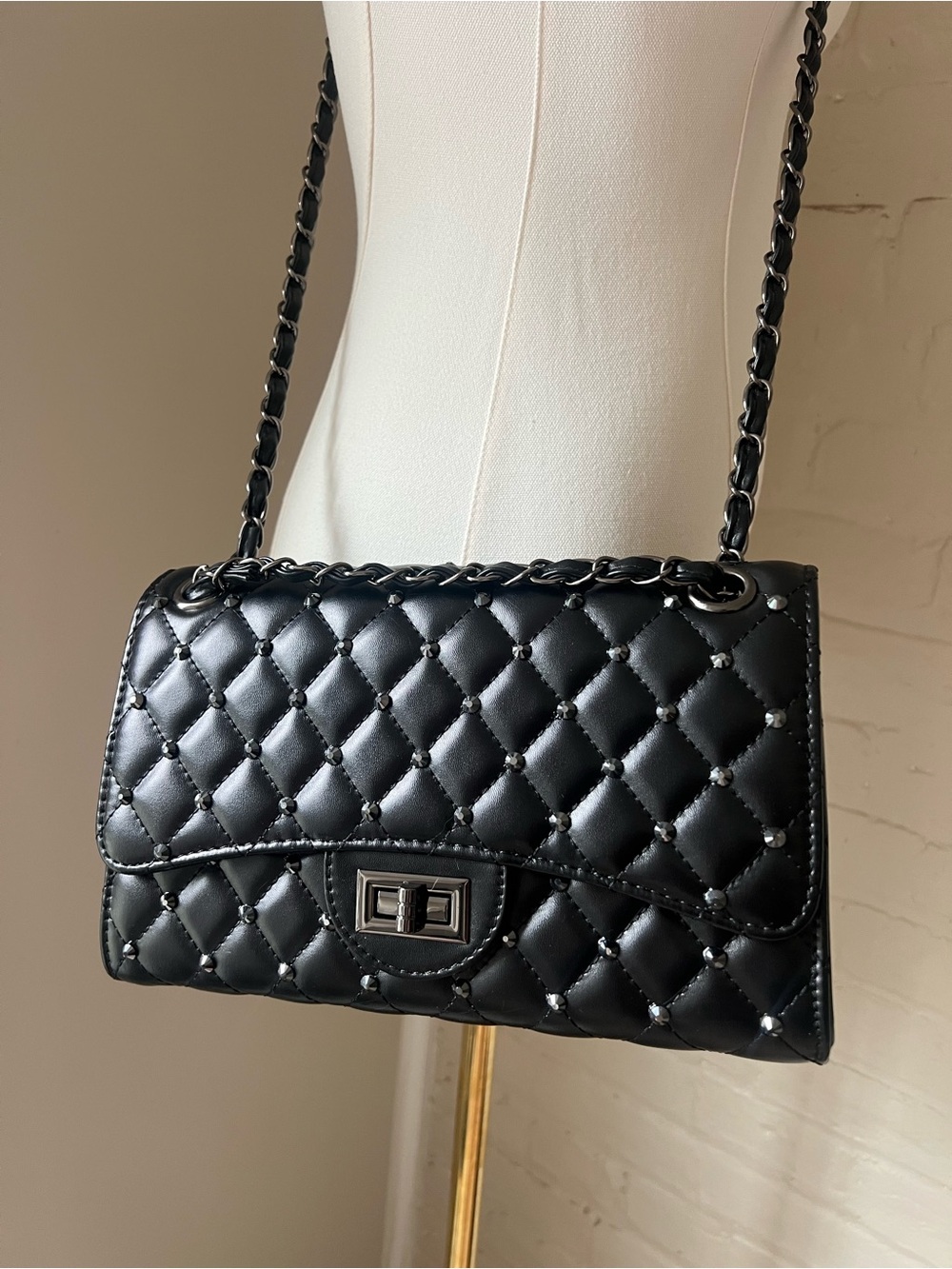 Quilted Black Chain Shoulder Bag - Timeless Everyday Style